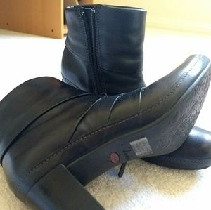 Clark Artisan Active Air Black Short Boots